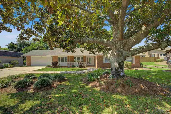 204 Nandina Rd, Gulf Breeze, FL 32561