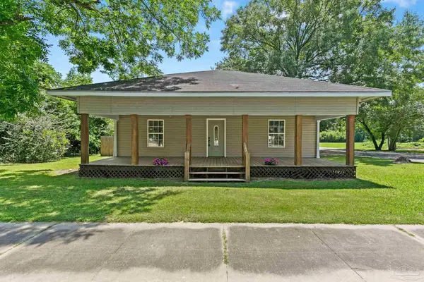 211 S Presley St, Atmore, AL 36502
