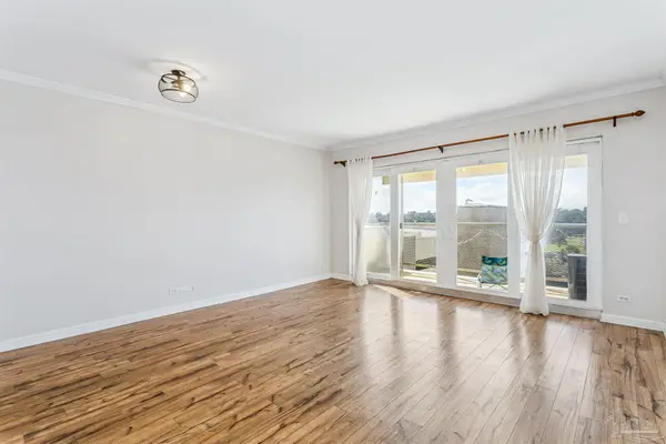825 Bayshore Dr #405, Pensacola, FL 32507