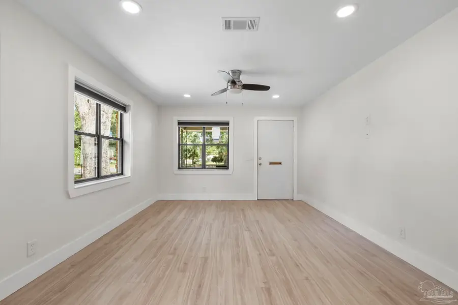 913 W Hernandez St, Pensacola, FL 32501 - #3