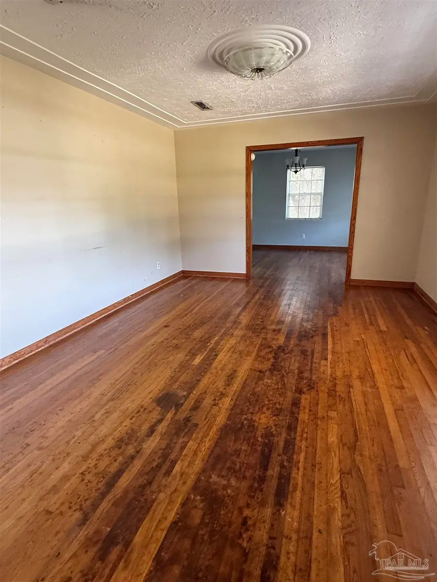 6107 Confederate Dr, Pensacola, FL 32503 - #2
