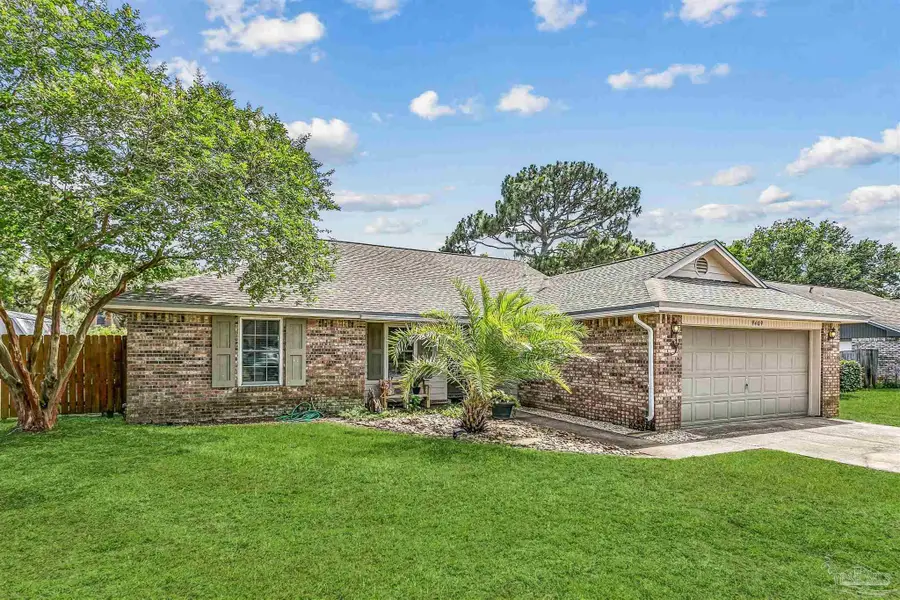9409 Victoria Ln, Navarre, FL 32566 - #2