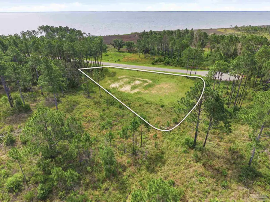 1045 Oyster Bay Dr, Milton, FL 32583 - #2