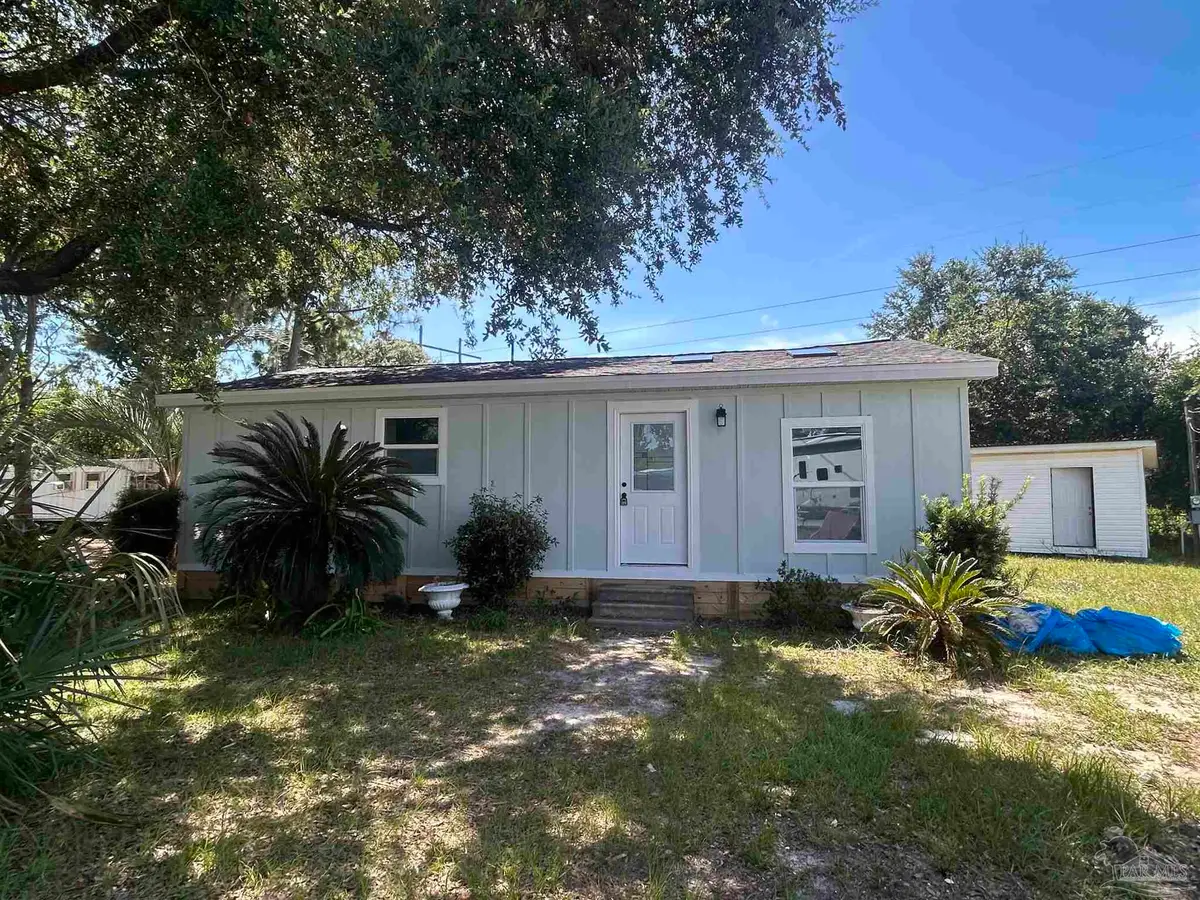 6029 Capitol Dr, Gulf Breeze, FL 32563 - #1