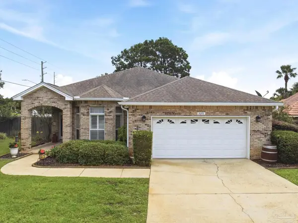 2092 Pritchard Pt Dr, Navarre, FL 32566
