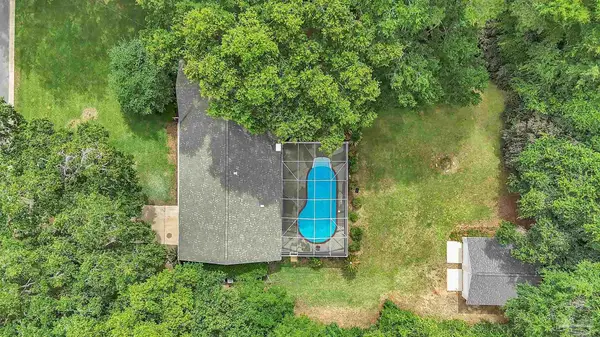 449 Man O War Cir, Cantonment, FL 32533