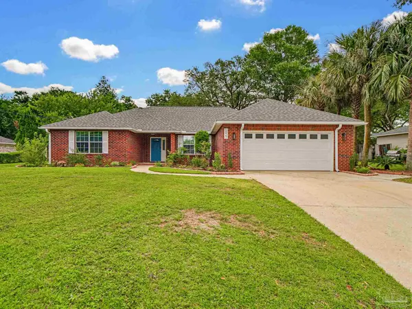 6821 Cedar Lake Dr, Pensacola, FL 32526