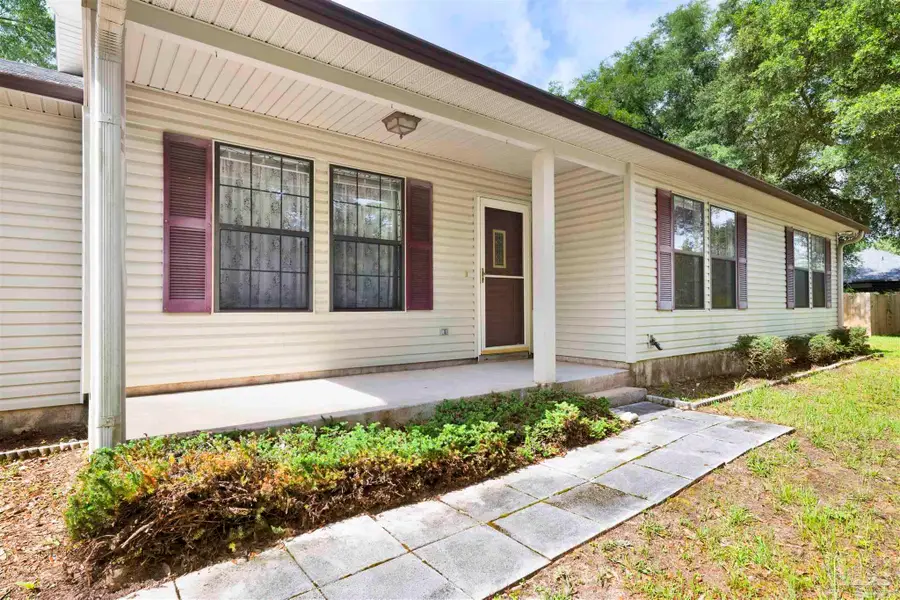 5735 Eagle Dr, Milton, FL 32570 - #2