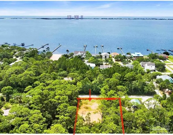 3026 Laurel Dr, Gulf Breeze, FL 32563