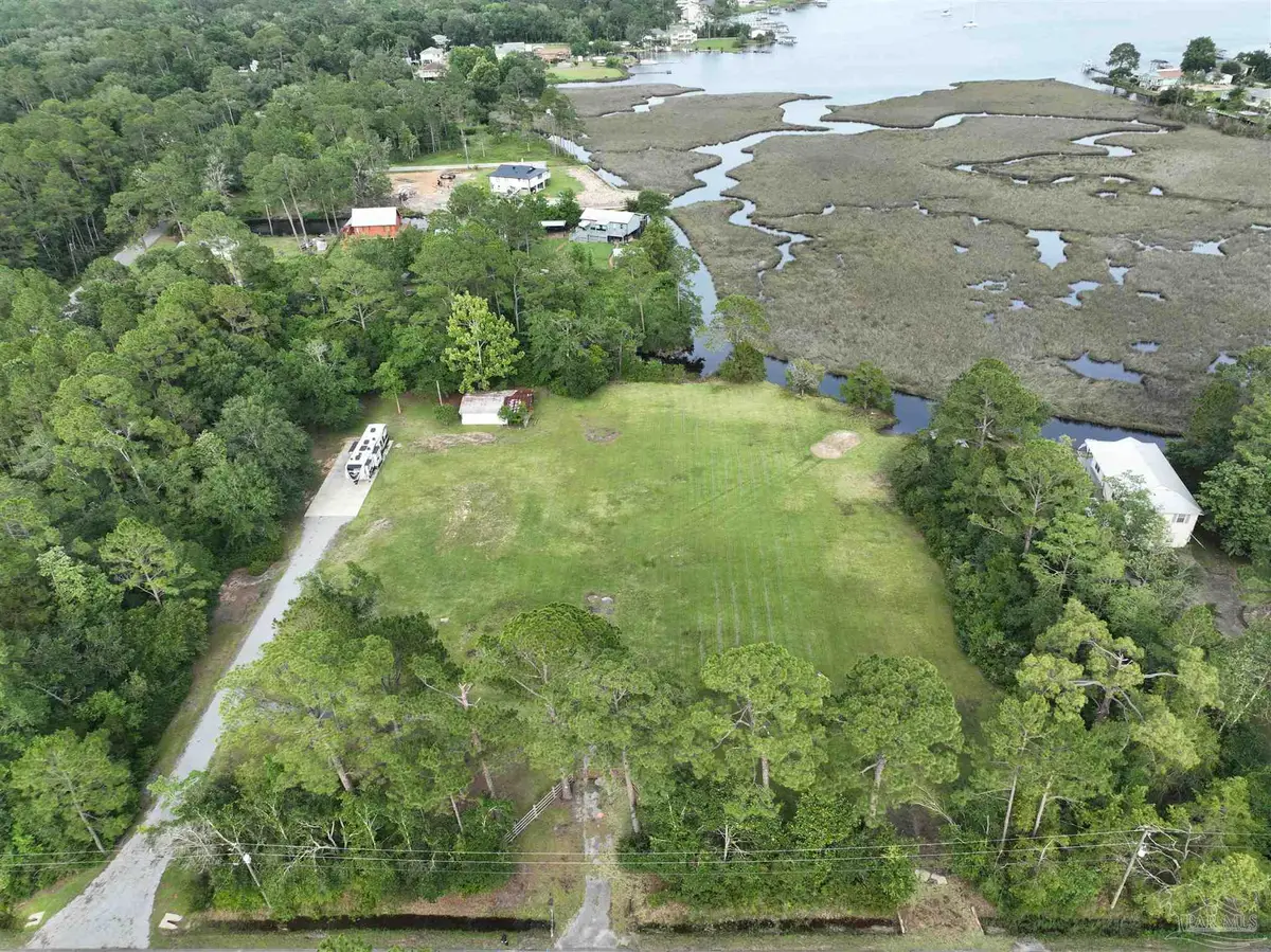 7524 Petersen Pt Rd, Milton, FL 32583 - #1