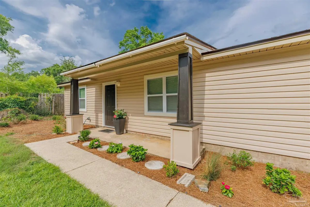 213 Tyson St, Pensacola, FL 32506 - #1