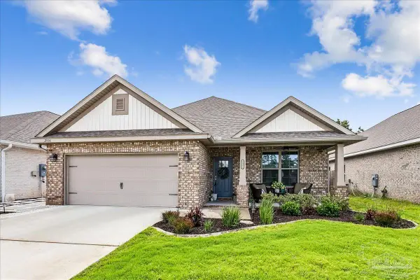 2006 Cambridge Park Dr, Gulf Breeze, FL 32563