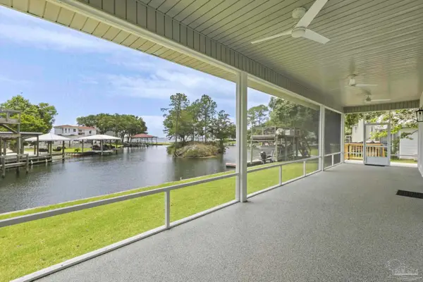 23 Neptune Dr, Mary Esther, FL 32569
