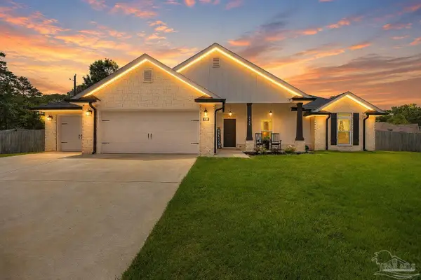 3132 Lynn Dr, Navarre, FL 32566