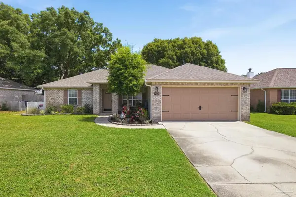 7953 Lola Cir, Navarre, FL 32566