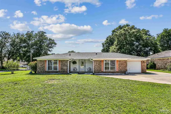 7905 Charter Oaks Dr, Pensacola, FL 32514