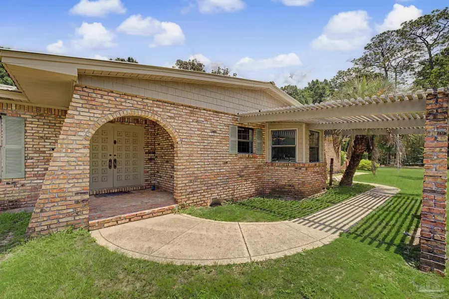 5580 Woodridge Dr, Milton, FL 32570 - #3