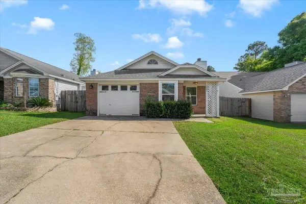 2081 Cambridge Cir, Pensacola, FL 32514