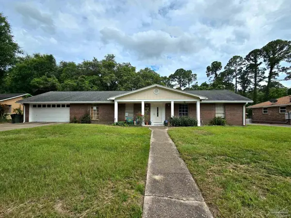 8235 Sedgefield Dr, Pensacola, FL 32507