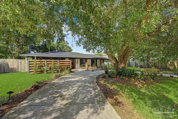 302 Bear Dr, Gulf Breeze, FL 32561