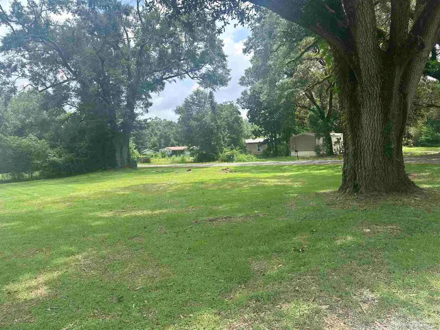 8 Dianah St, Pensacola, FL 32503 - #2