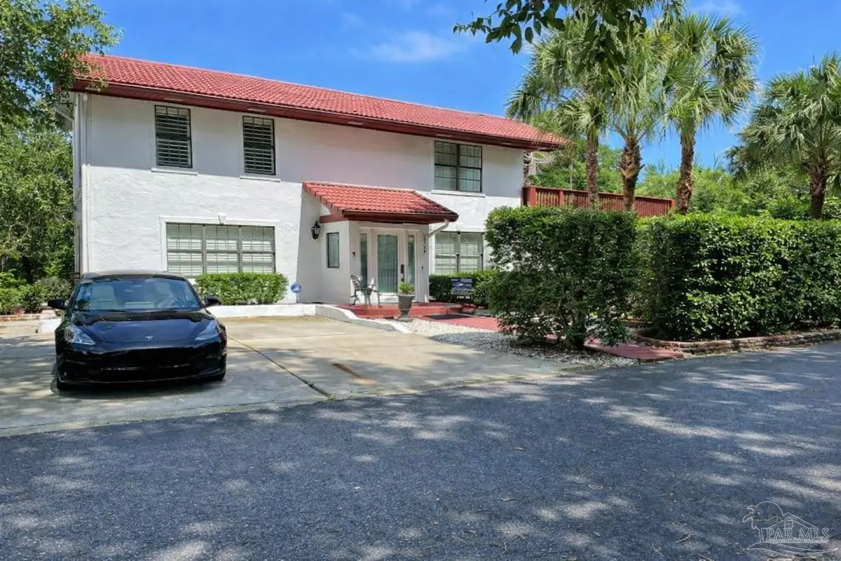 1834 W Smugglers Cove Dr, Gulf Breeze, FL 32563 - #1