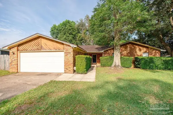 2266 Country Place Cir, Pensacola, FL 32534