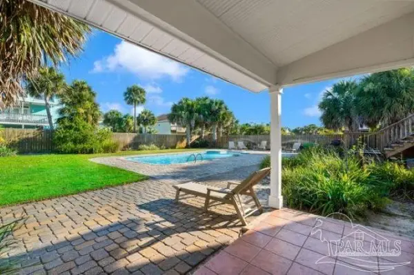 906 Largo Dr, Pensacola, FL 32561