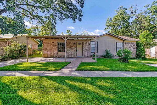 3065 Woodbury Cir, Cantonment, FL 32533