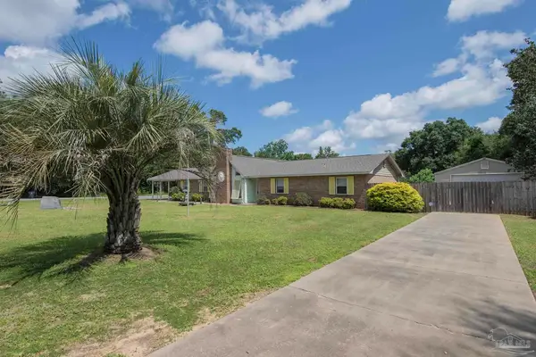 5900 Pamela Dr, Milton, FL 32570