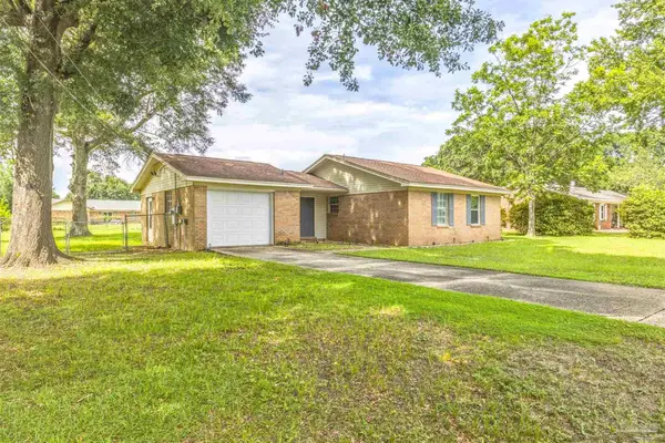4886 Andrea Ln, Pace, FL 32571