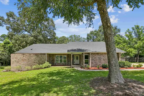 3049 Creekwood Dr, Cantonment, FL 32533