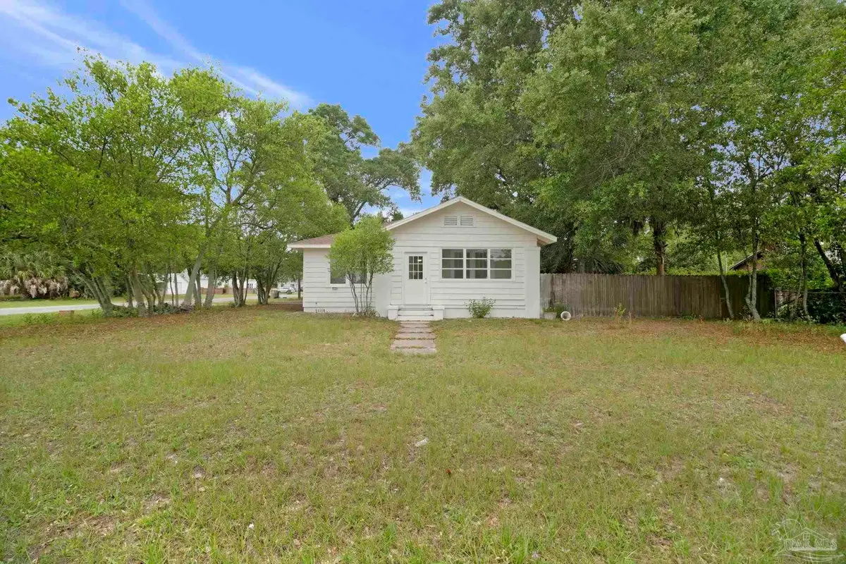 1322 Wisteria Ave, Pensacola, FL 32507 - #1