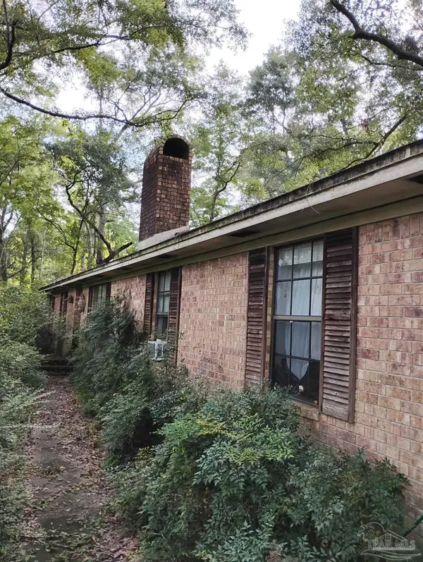 136 Navarro Rd, Cantonment, FL 32533