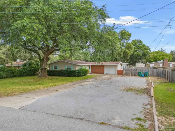 416 Norwich Dr, Gulf Breeze, FL 32561