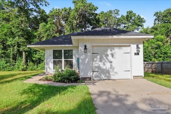 171 Calvert Oaks Dr, Pensacola, FL 32514