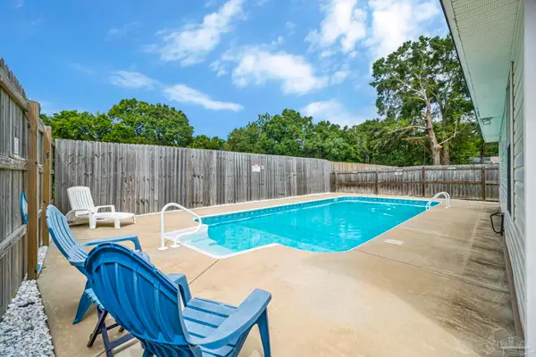 511 Desert Oak Dr, Pensacola, FL 32514