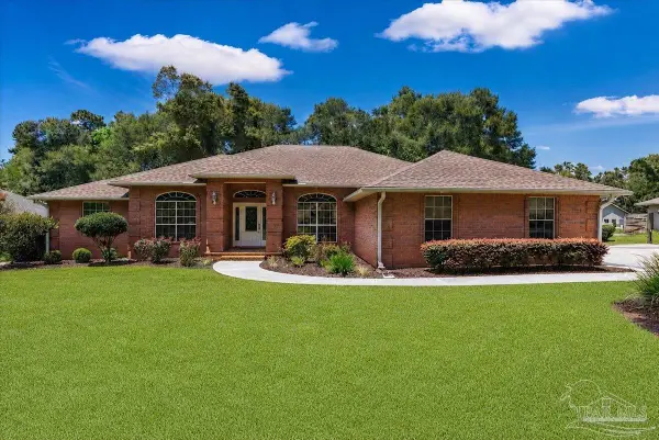 964 Broken Arrow Ln, Cantonment, FL 32533