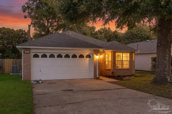 521 Desert Oak Dr, Pensacola, FL 32514