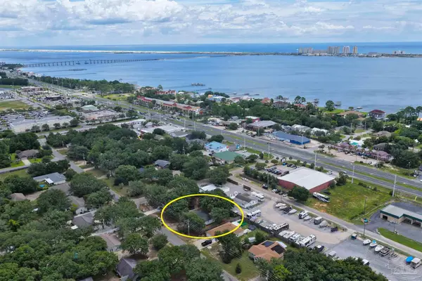 8137 Fourth St, Navarre, FL 32566