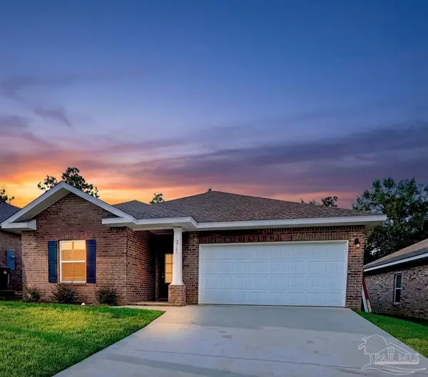2763 Avalon St, Cantonment, FL 32533