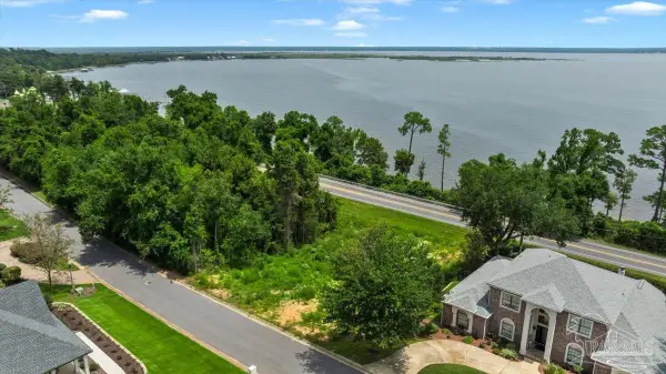3054 Pelican Ln, Pensacola, FL 32514