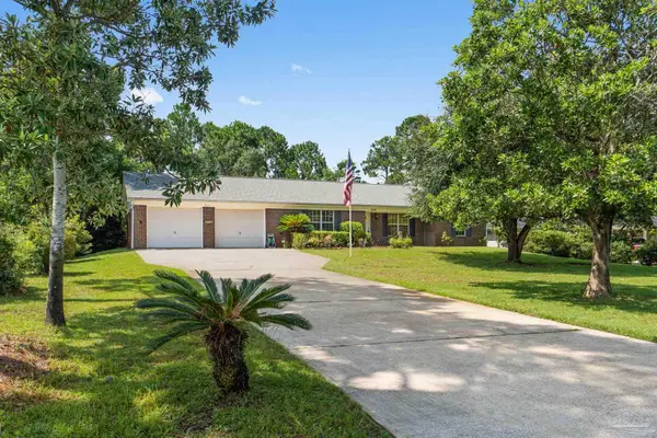 8197 Verdura St, Navarre, FL 32566