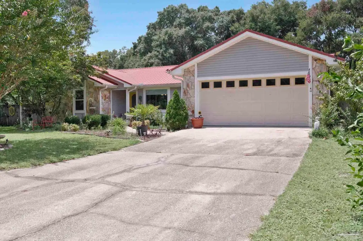 5820 Laurelwood Dr, Crestview, FL 32539 - #1