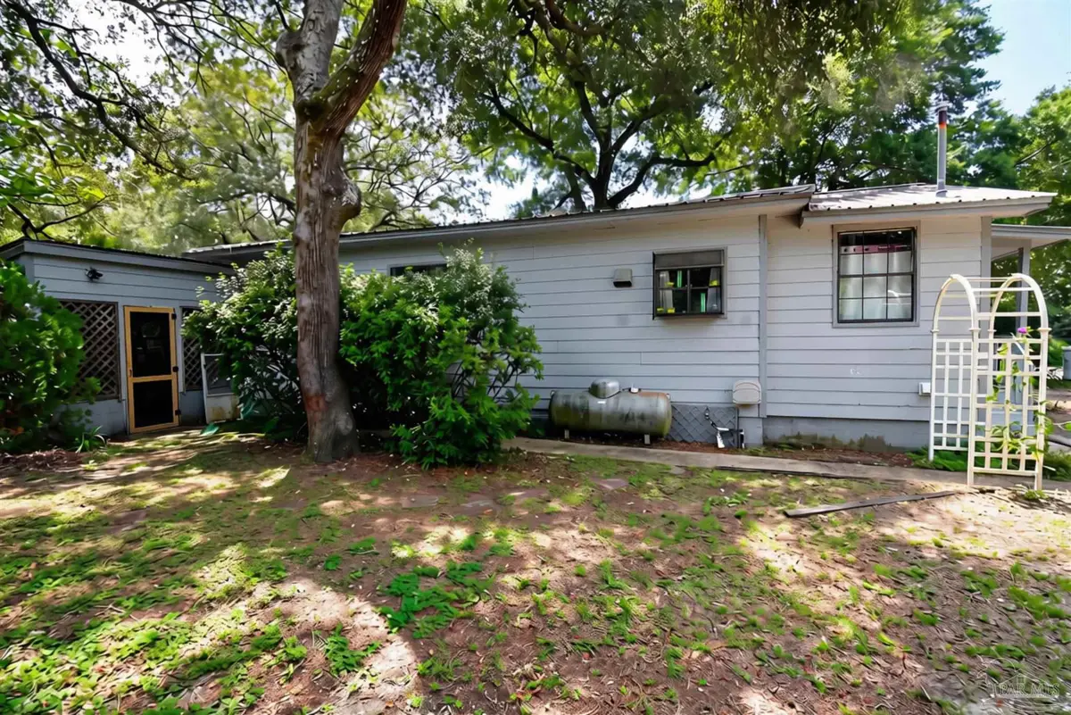 3052 Safronia Shores Rd, Navarre, FL 32566 - #1