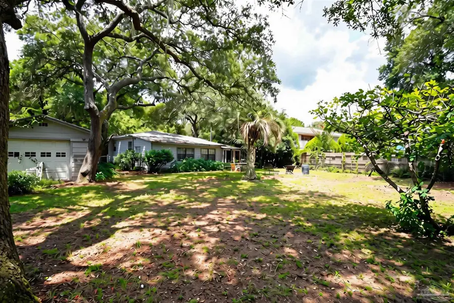 3052 Safronia Shores Rd, Navarre, FL 32566 - #3