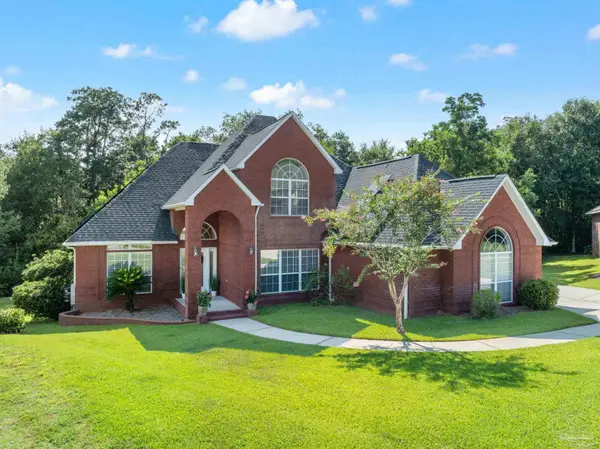 905 Caterpillar Ln, Cantonment, FL 32533