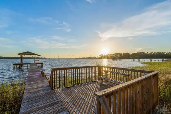 7107 Wells Ave, Navarre, FL 32566