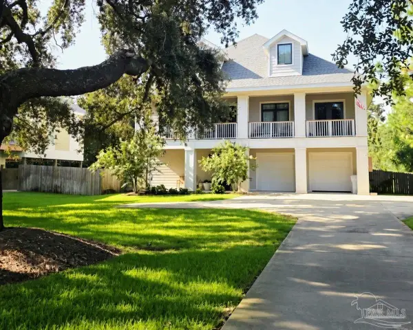 3224 Bay St, Gulf Breeze, FL 32563