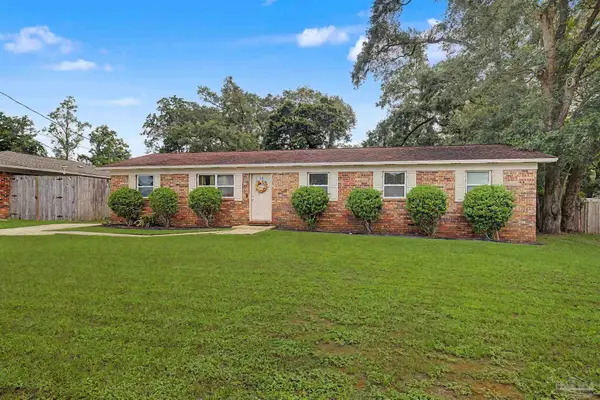 7110 Peninsula Dr, Pensacola, FL 32526